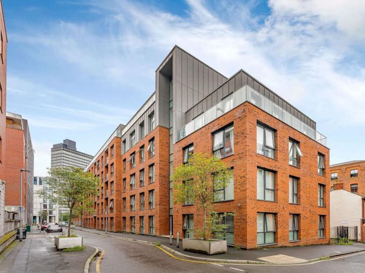 2-Bed Apartment in Manchester City Centre - Book Your Stay